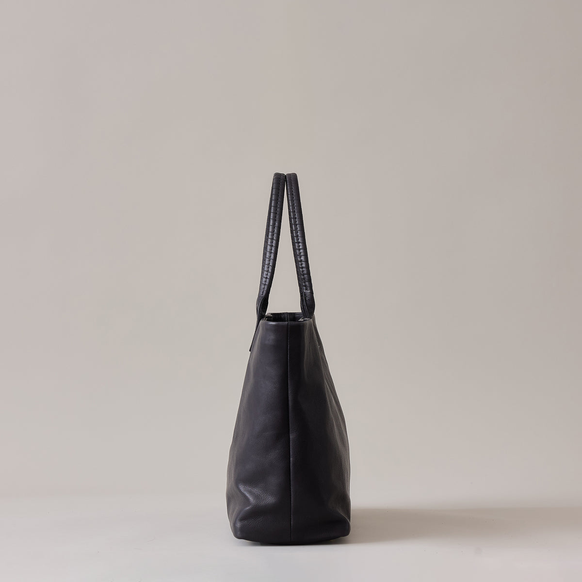 2handle tote M / co24fwtt020 / ZEO LITE shrink leather