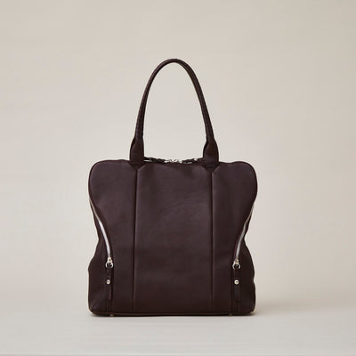 The sold out co20fwmt020 / motion tote / glove leather / Black & Brown has arrived.