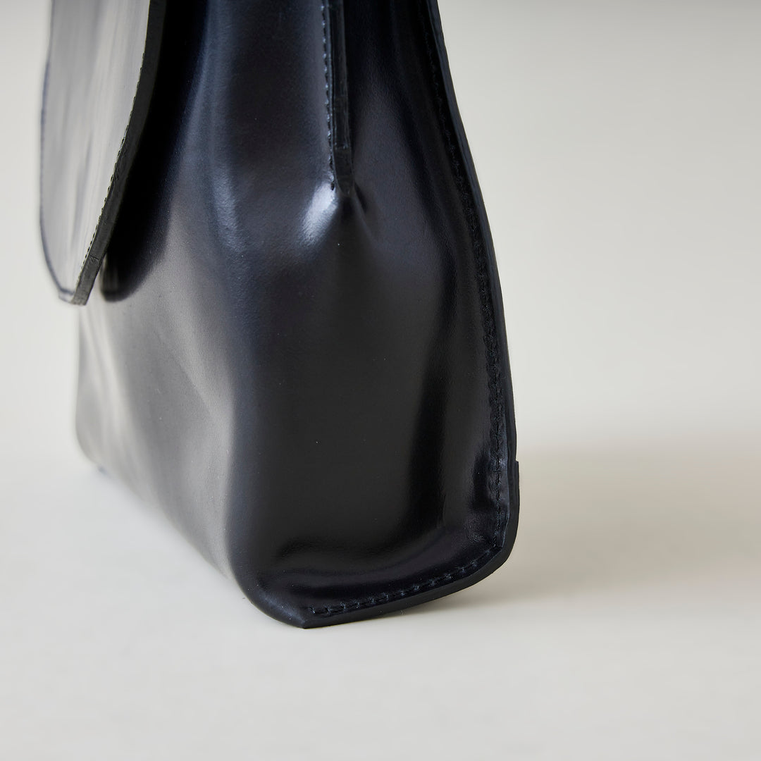 trace cover / co23fwtc010 / cordovan – cornelian taurus by