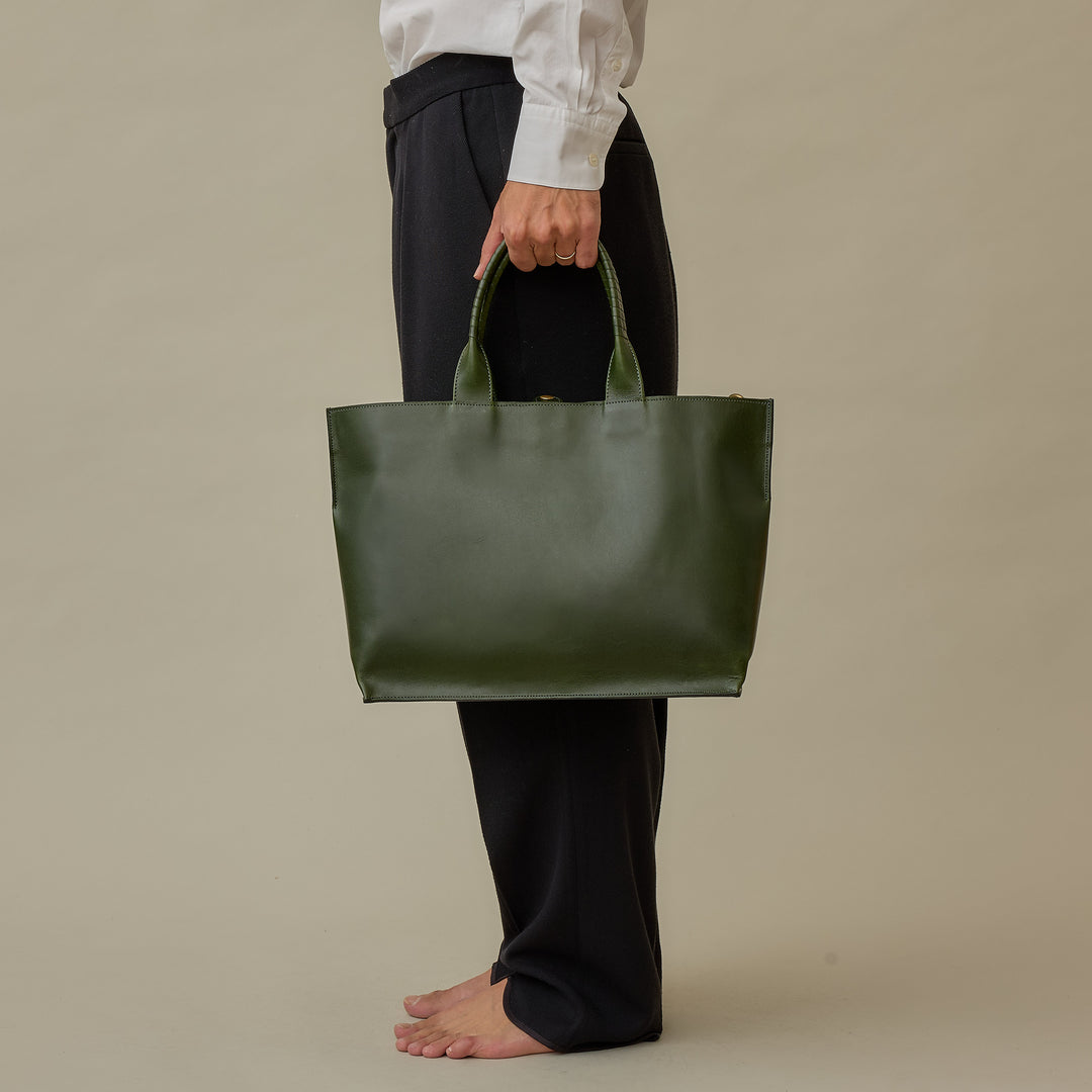 trace tote M / co25sstt060 / D.Veal KIP leather – cornelian