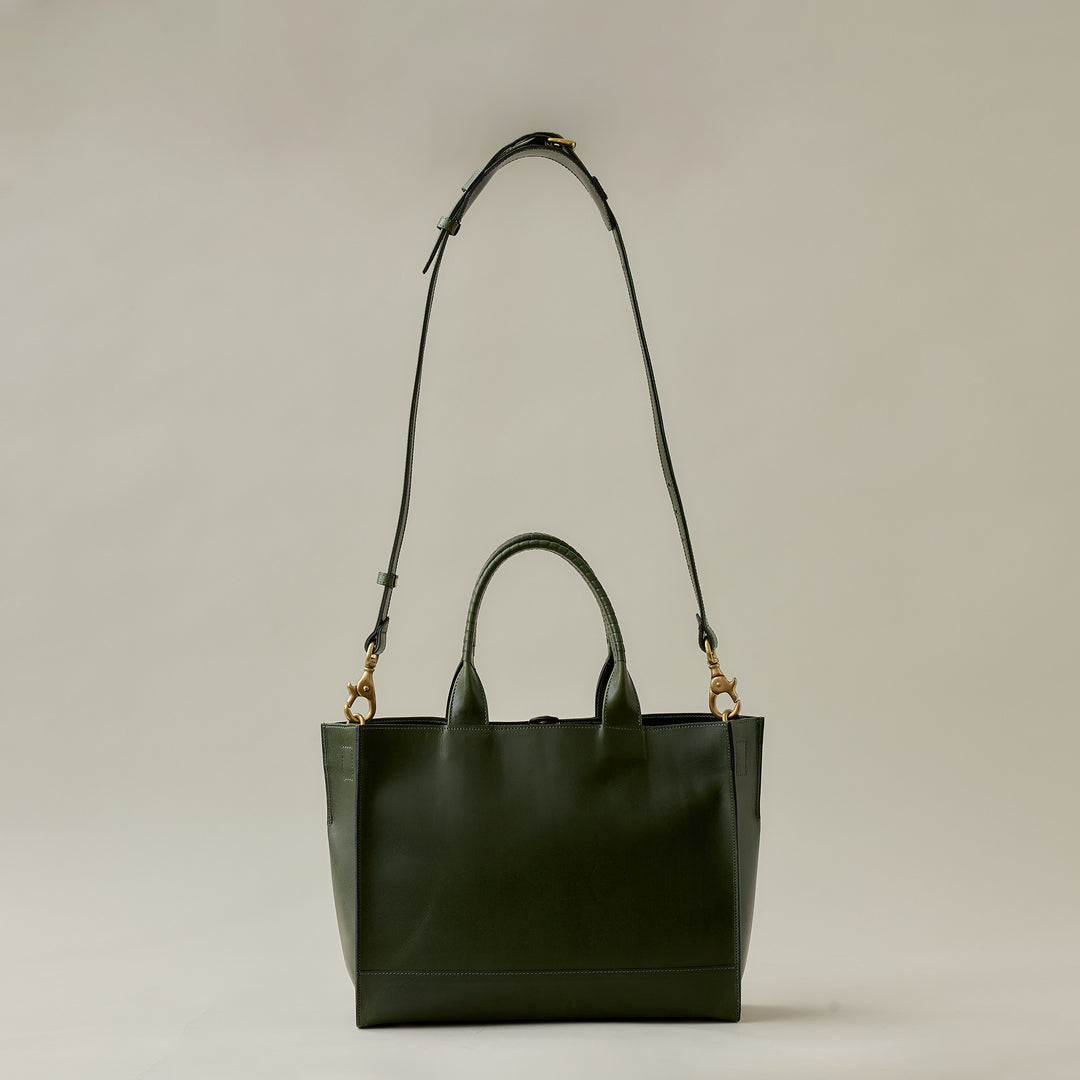 trace tote M / co25sstt060 / D.Veal KIP leather – cornelian