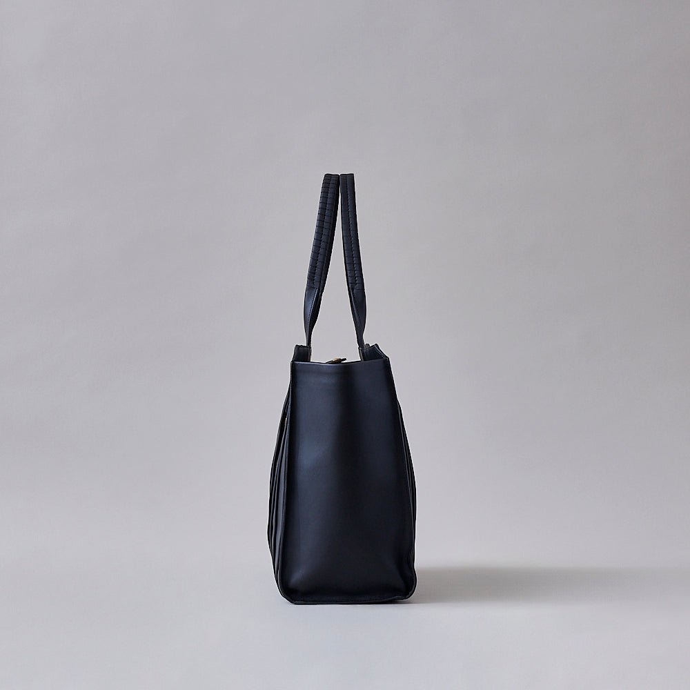 【美品】ice アントワーヌ・ダガタ wave tote L / co26sswt010 / tea husk leather(cow leather