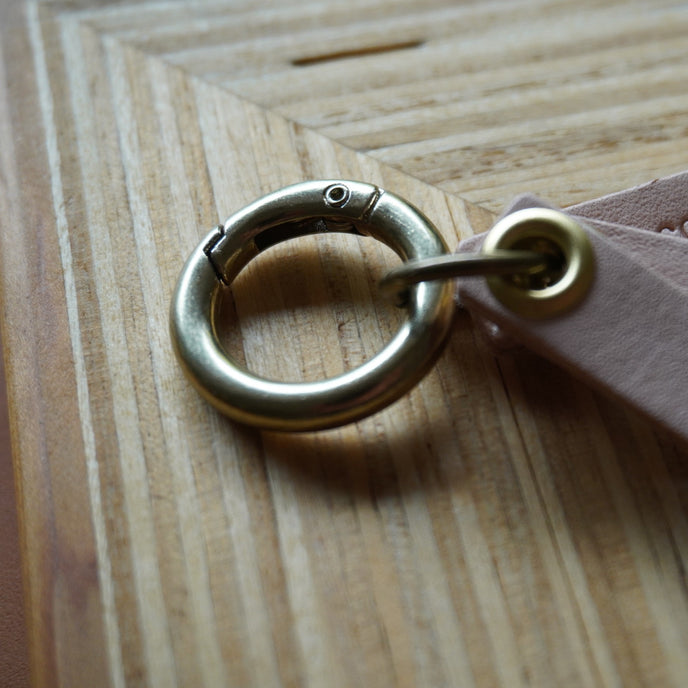 Ruy * cornelian taurus key holder / co25fwrck010 / cow leather