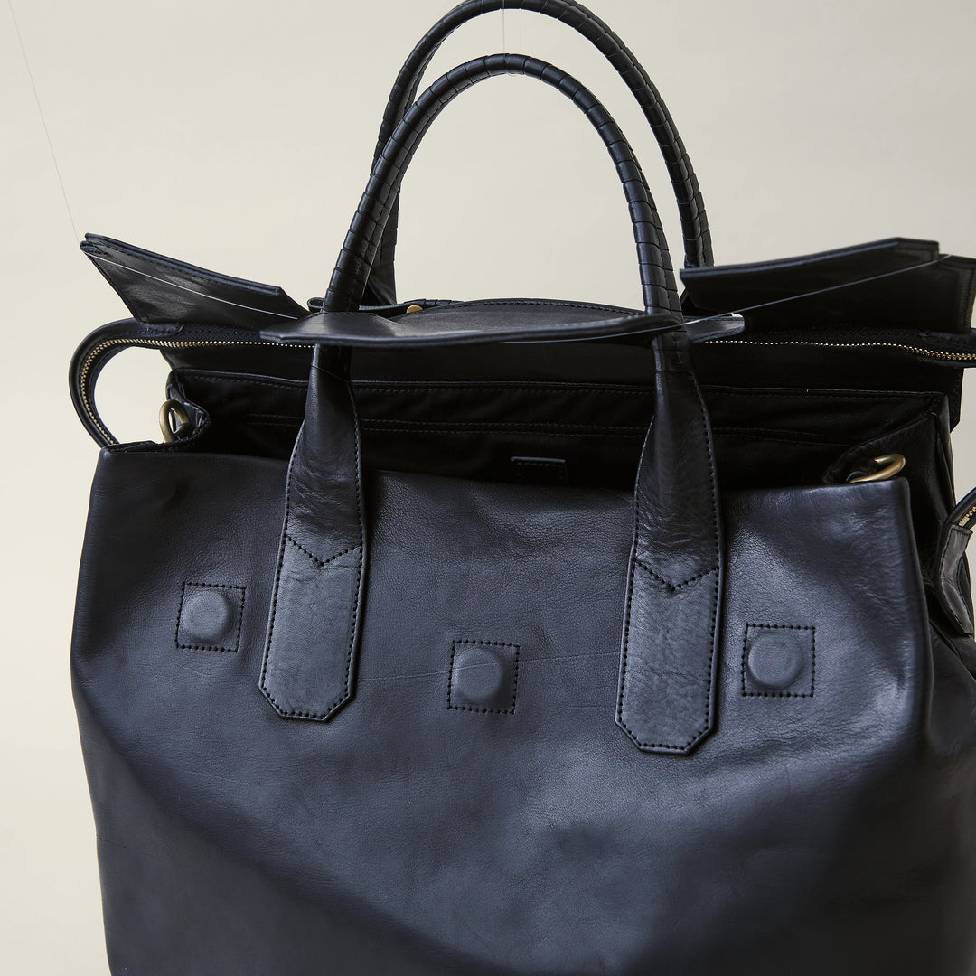 key hole boston MID / co23sskh030 / cow leather – cornelian taurus key hole boston MID / co23sskh030 / cow leather – cornelian taurus