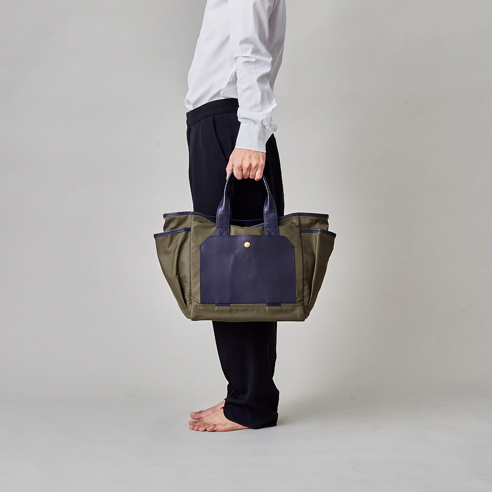 tool tote M / co22sstt020 / R Nylon*H cow leather – cornelian