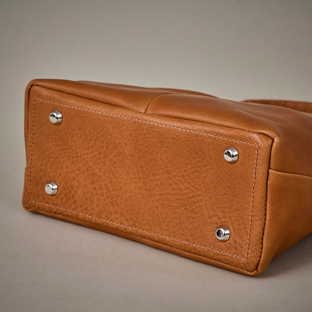 parallel tote S / co22fwpts030 / cow leather – cornelian